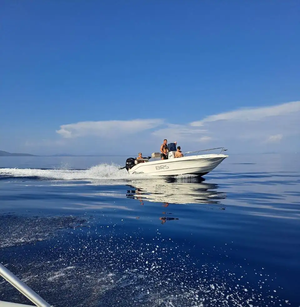 Rent a boat Kefalonia without license - BRS 500 self drive motorboat cruising in Katelios